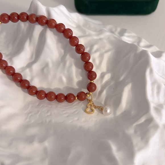 South Red Agate with Pearl Bracelet - Picture 2 of 5